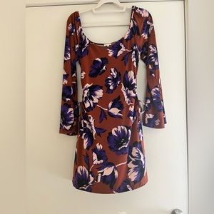 *Like New* floral mini dress with side cutouts and front slit